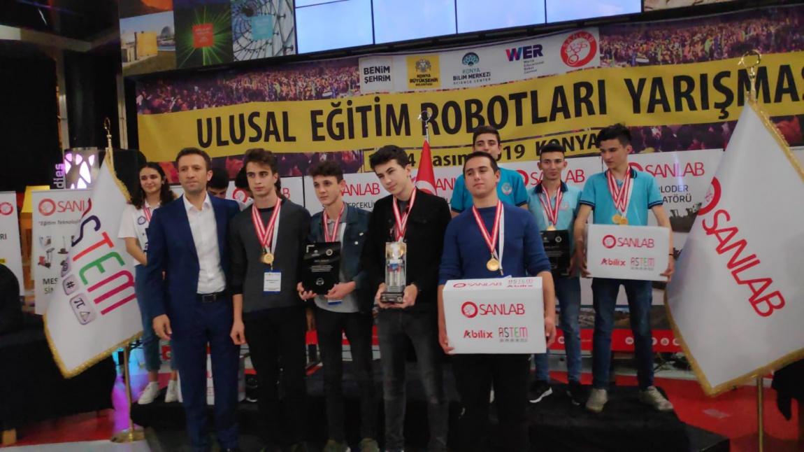 Ulusal Eğitim Robotları Yarışması'ndaki birinciliğimiz basında da geniş yer buldu.